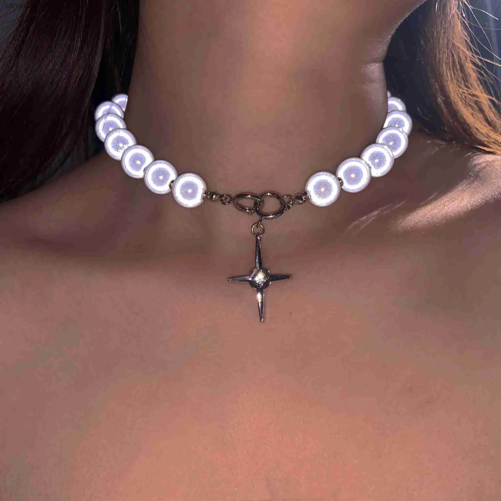 2021 Corée Unique Conception Perles Lumineuses Perle Couture Collier Ras Du Cou Croix Pendentif Clavicule Chaîne De Mode Doux Partie Bijoux L230704