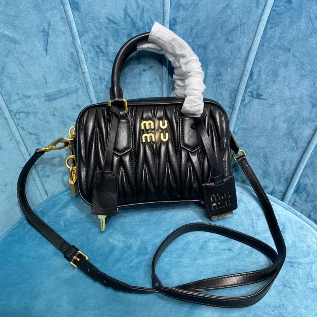 designer Miu Matelass bowling axelväskor Hobo tote bag Handväskor i äkta läder topphandtag Dam Man Lyxiga Miu plånböcker crossbody Underarmsväska clutch handväska