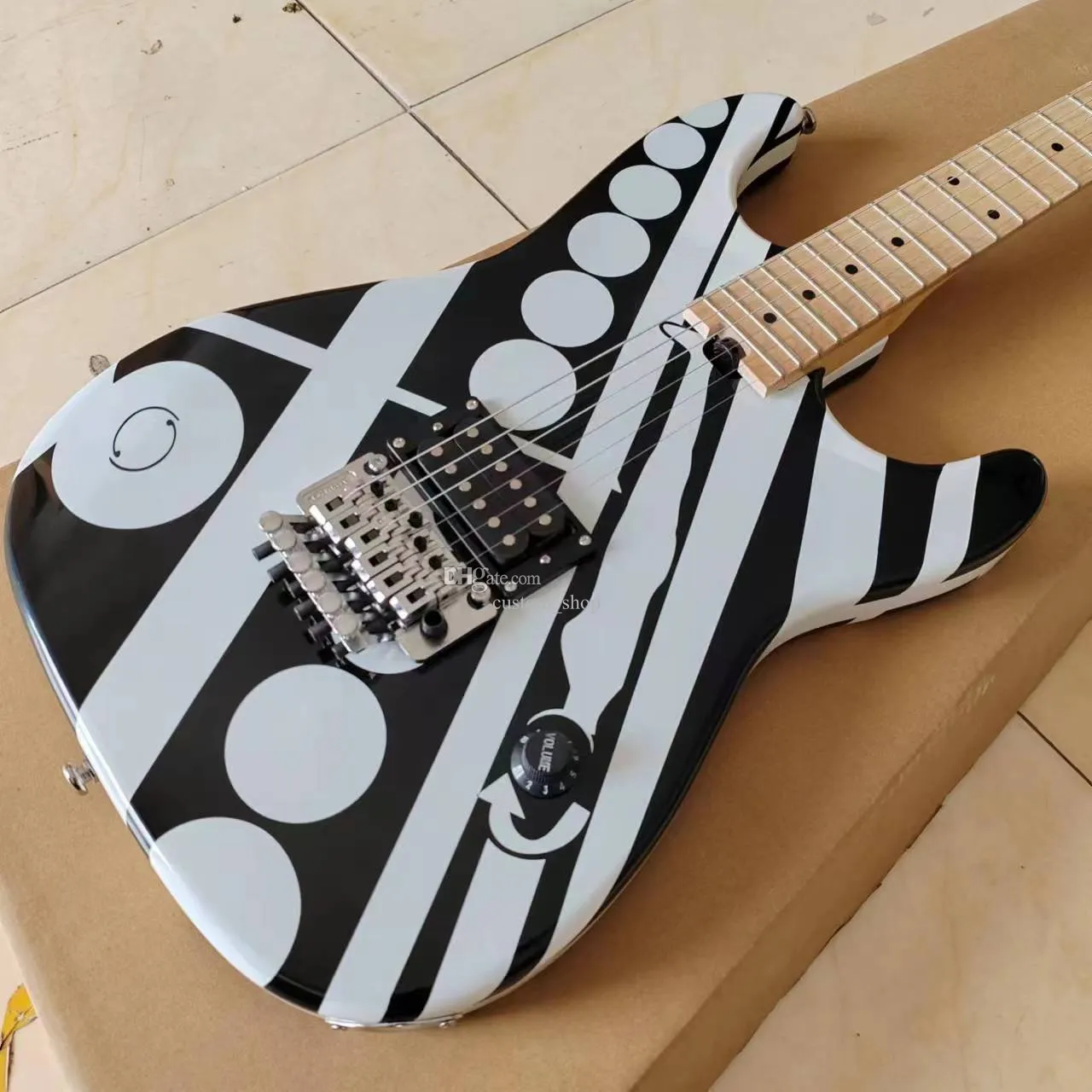 Eddie Edward Van Halen Unchains CIRCLES See Ya Later Bye Black White Stripe Crop Circles Guitare électrique Floyd Rose Tremolo Bridge Whammy Bar Bord roulé confortablement