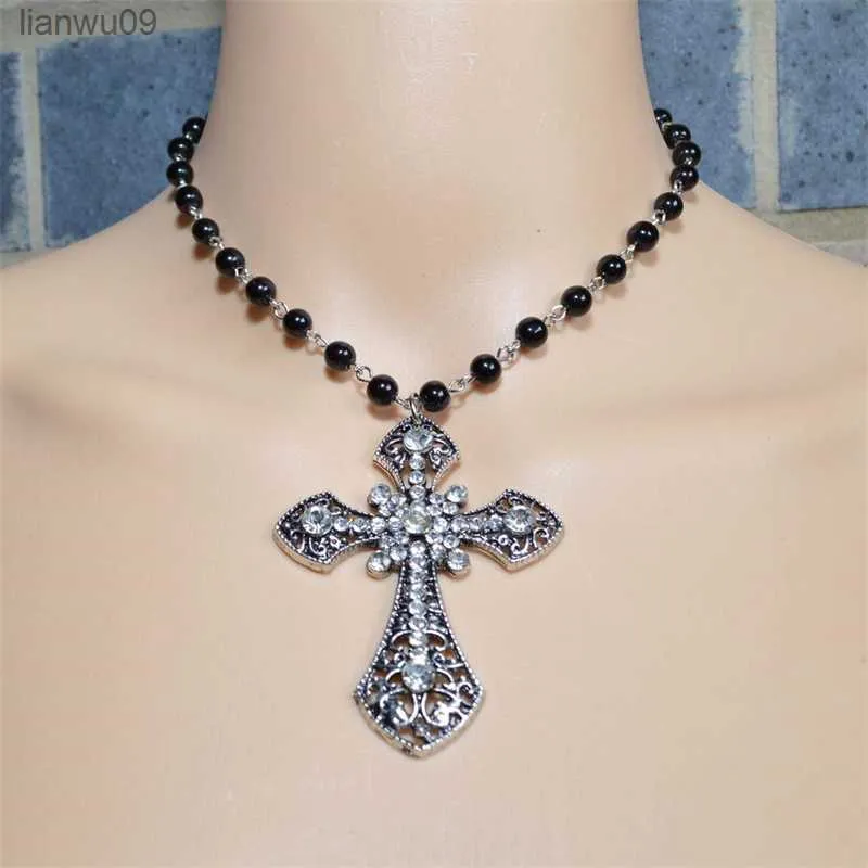 Victorian Big Cross Hängsmycke Halsband White Pearl Choker Vampire Cross Rosenkrans Goth Punk Crystal Cross Metal Smycken Tillbehör L230704