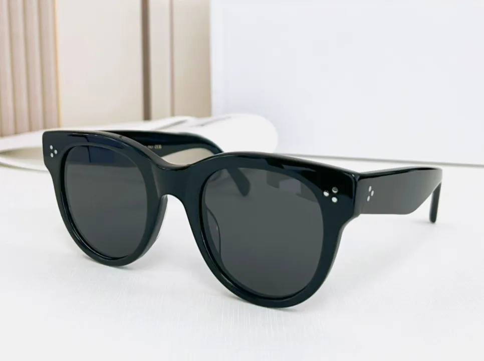 Retro Oversized Butterfly Sunglasses with UV400 Protection Amazon.com: WNCKSQ Oversized Butterfly Shape Sunglasses  main image 3