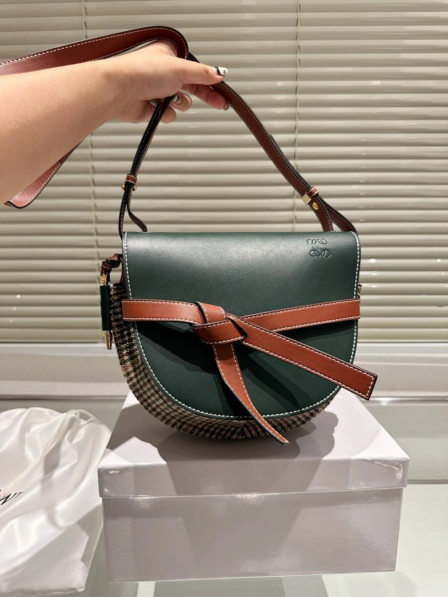 Ladies saddle deals bag handbags