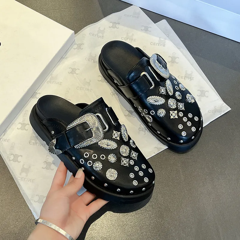 Summer Women Slippers E17C6 RIVETS RIVETS PUNK ROCK MULES CRÉATIVE METALS CONCUTERS POURCE CAS CASS