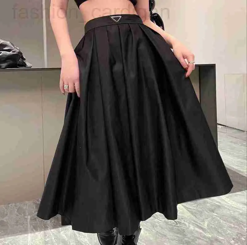 Basic Casual Klänningar designer Designer damklänning mode re-nylon sommar super stor kjol visa tunna byxor festkjolar svarta Damkläder Storlek S-L Q34Q