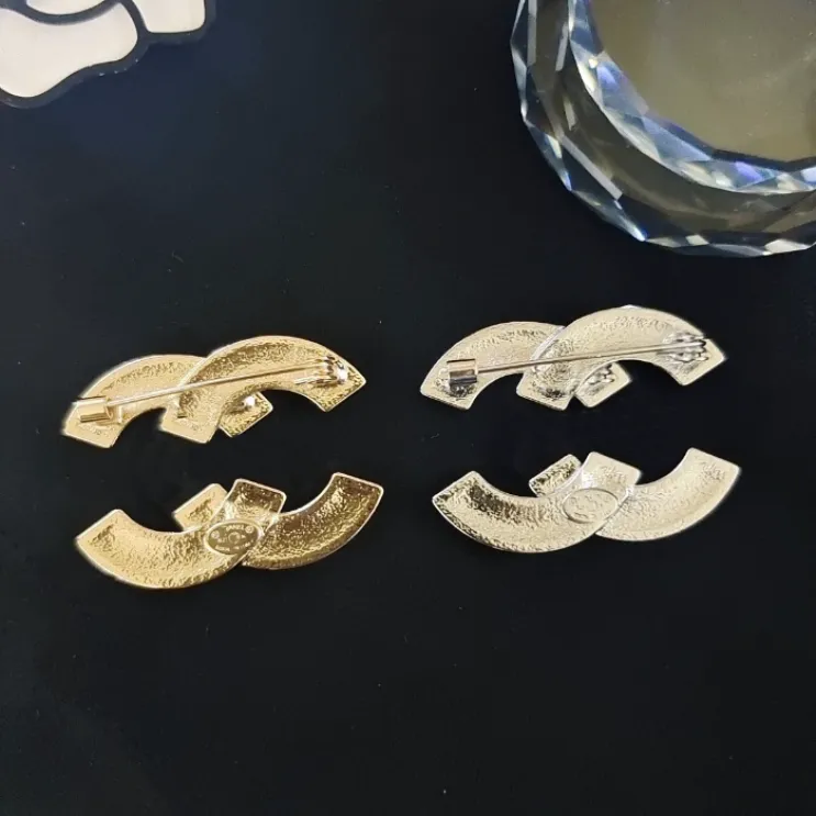 Charm Designer Broches Pins Met Stempel Juiste Letter Logo Mode Beroemde C Dubbele Letter Broches Groothandel Charm Luxury Pin Kledingaccessoires