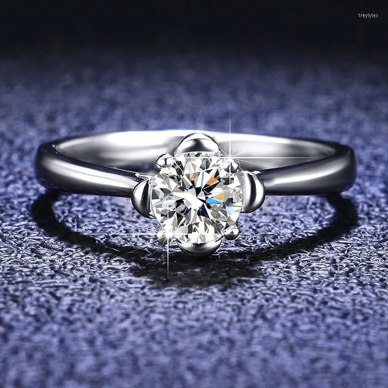 クラスターリングシルバープラチナ 0.5 エクセレントカットダイヤモンドテスト合格 D カラー高品質モアッサナイトロマンチックな花リング女性ジュエリー