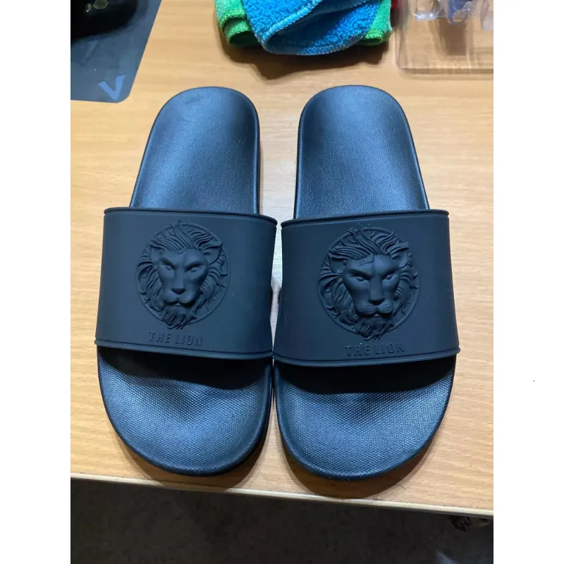 Black A9999 Lion Head Casual Slippers Men Fashion Fashion Outdoor Anti-Slip Place Flip Flop