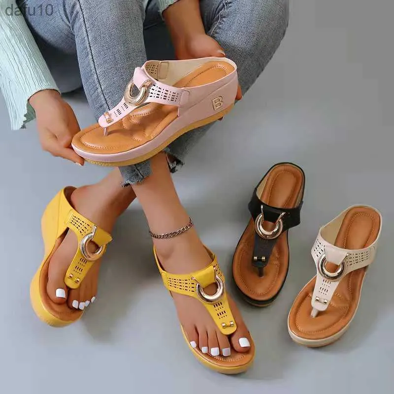 Novas Sandálias Femininas de Verão Chinelos Dedo Aberto Sapatos de Praia Cunhas Chinelos Confortáveis Sandálias Bonitas Plu Size 35~43 Chaussure Femme L230704