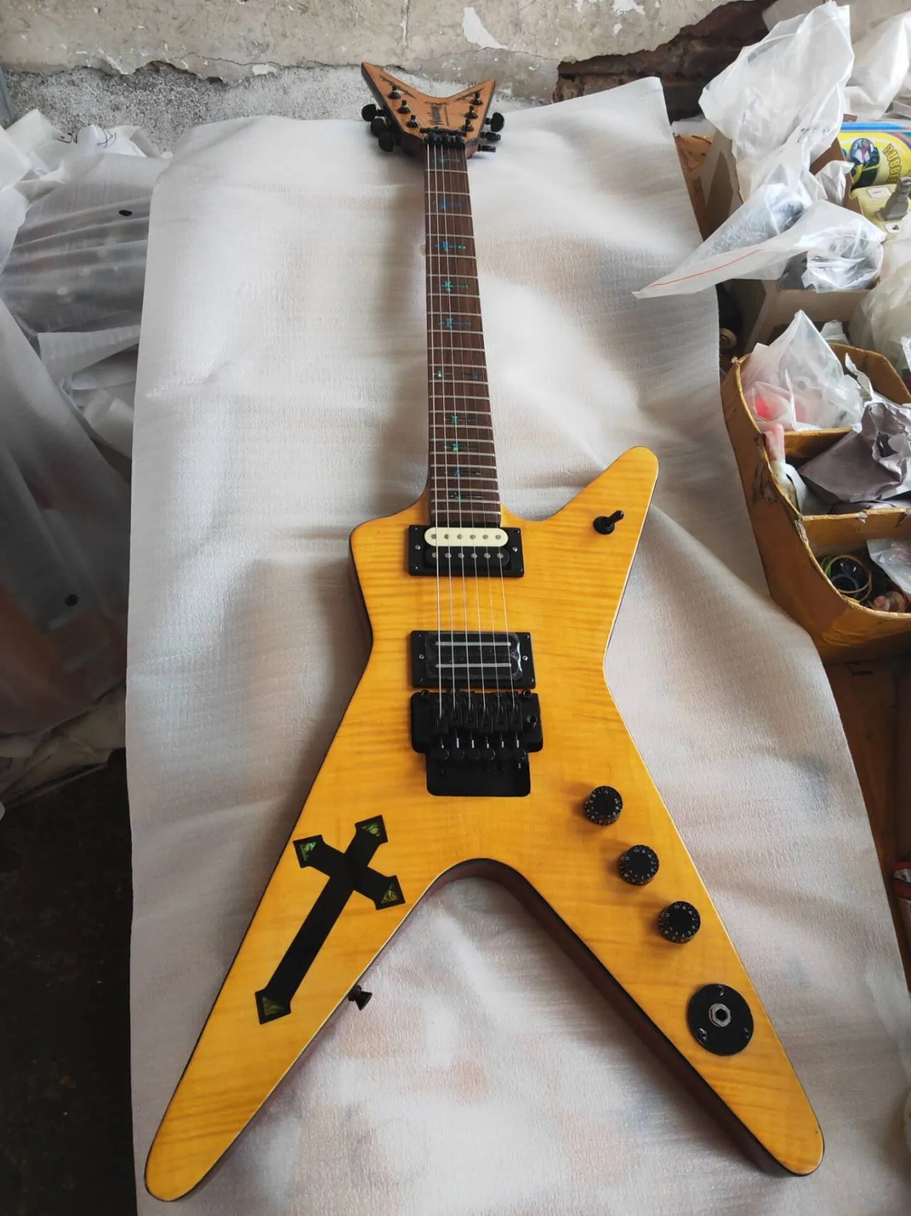 Dimebag Darrell İmza Güney Çapraz Elektro Gitar Abalone Kakılış Sarı Alev Akçaağaç Vücut Floyd Tremolo Köprüsü