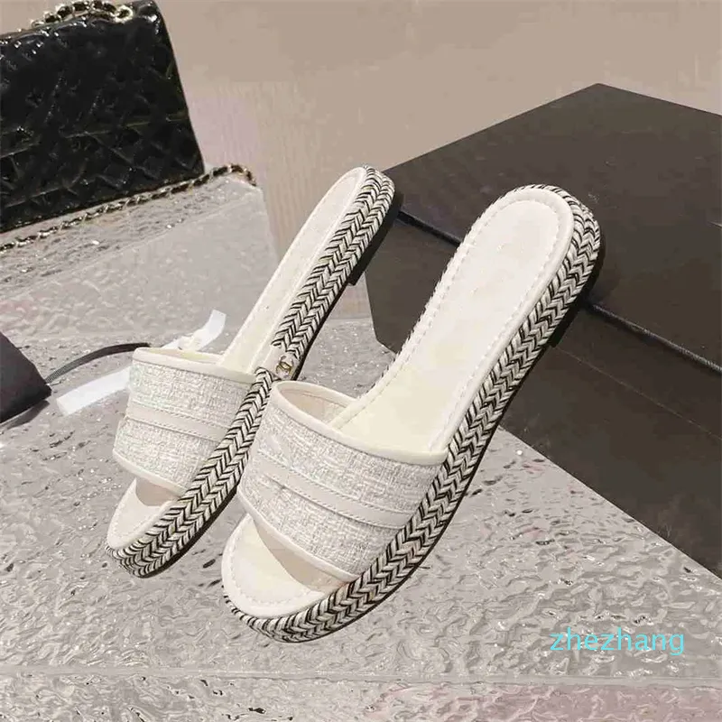 2023-Vrouwen Designer Sandalen Zomer Luxe Slippers Ringer Ketting Zwart Wit Abrikoos Kleur Lederen Sandaal Outdoor Strand Platte vrouw