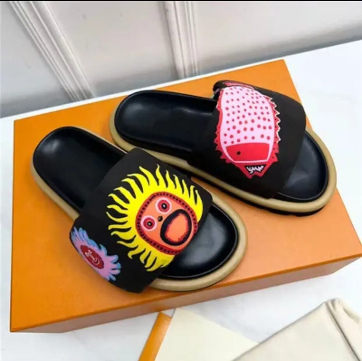 2023 Gaston Retro Pompoen Platte Sandalen Geborduurd Platform Muilezels Leer Smiley Gezicht Paar Slippers Embossment Pompoen Sticker Schoenen
