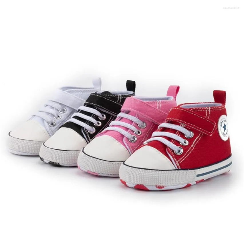 Athletic Shoes 2023 Baby Casual Pojkar Flickor Canvas Sneakers Klassisk justerbar rem Low Top Spjälsäng Anti-halk Spädbarn First Walkers