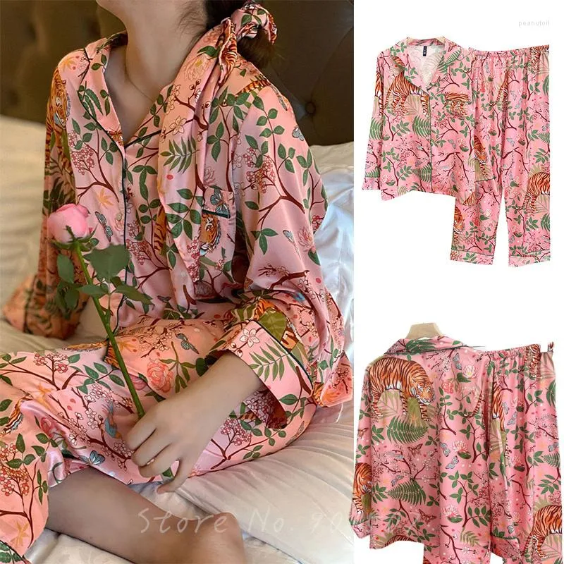 Indumenti da notte da donna Raso rosa per pigiama da donna Jungle Tiger Stampa 2 pezzi Camicia lunga Pantaloni Pigiama Abbigliamento da notte casual Primavera