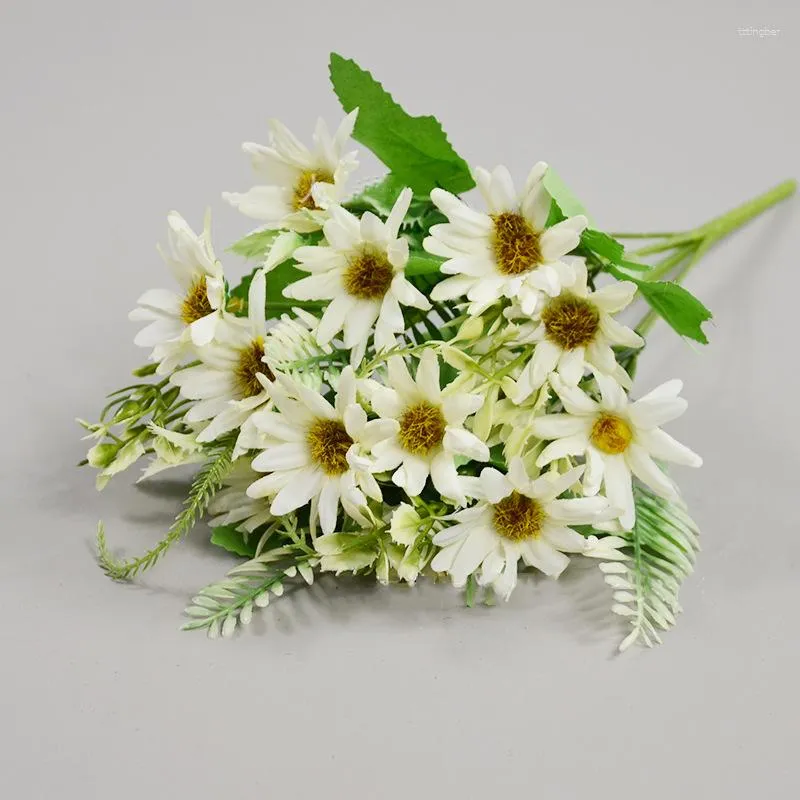 Simulazione di fiori decorativi Piccolo fiore di seta di crisantemo per la decorazione del soggiorno di casa Layout di nozze Bouquet La strada conduce alla margherita