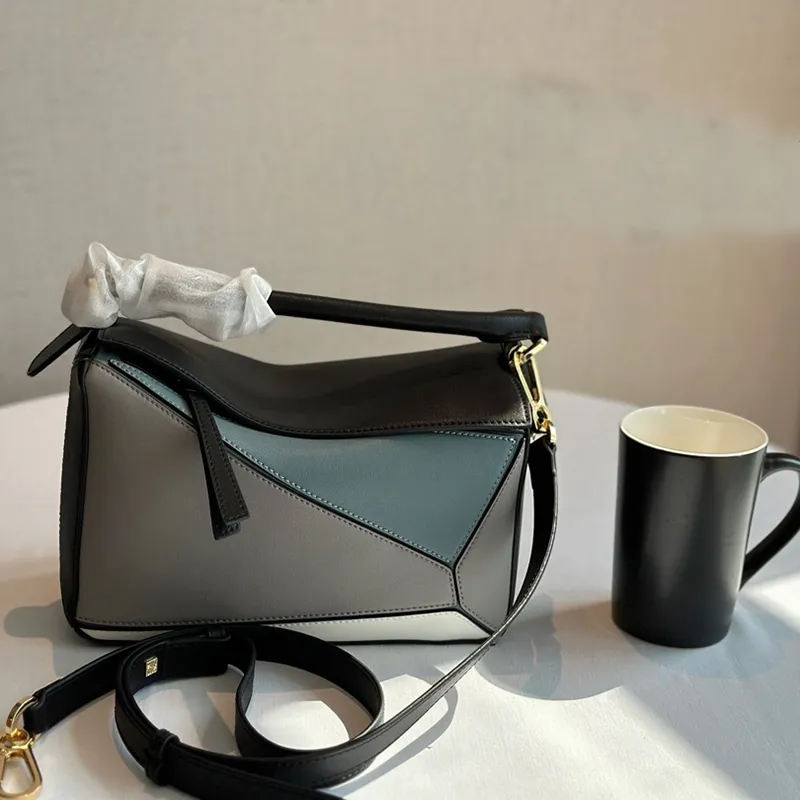 Женская подлинная кожаная конверт сумки роскошной дизайнеры дизайнеры модельер -дизайнерские сумки для плеча женщин мешок для поперечного кусочка кошелек CHD2307051
