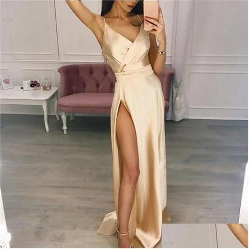 Basic Casual Klänningar Kvinna Fest Natt 2022 Guld Satin Klänning Lång Maxi Elegant V-hals Dam Slit Slip Koreanskt Mode Drop Leverera Dh4Fv