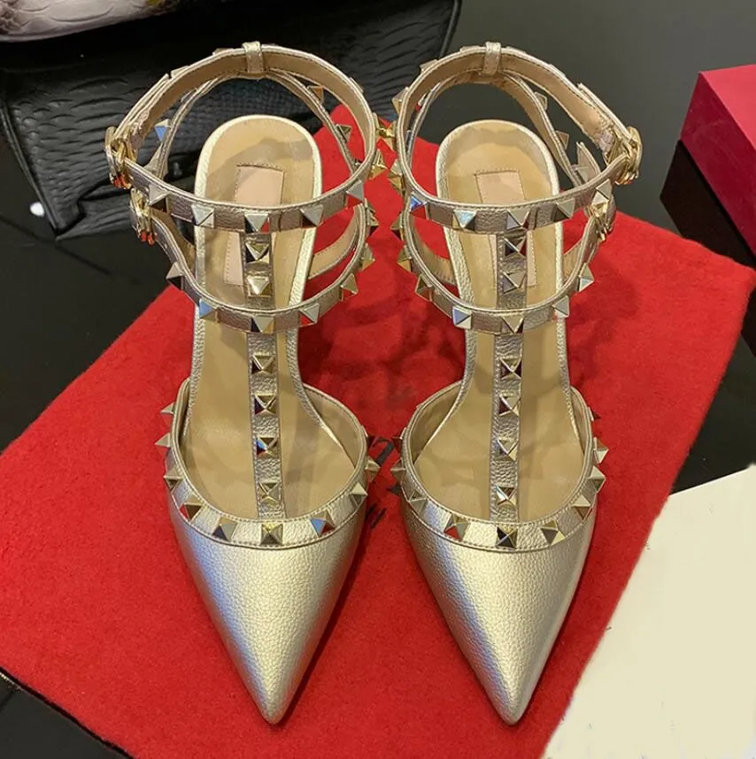 Vente-Designer bout pointu 2 sangles avec clous talons hauts rivets en cuir verni sandales femmes chaussures valentine chaussures à talons hauts