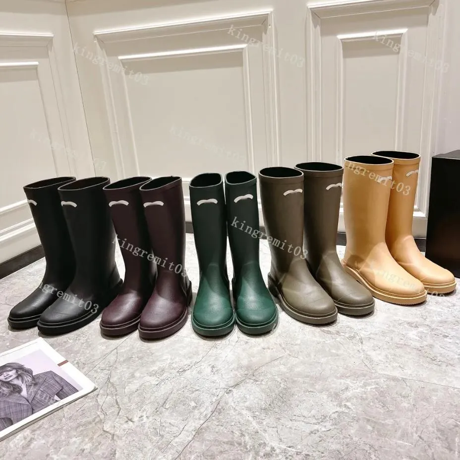 مصمم أحذية النساء أحذية المطر PVC PVC Black Rev Rubber Boot Fashion المظهر المظهر المظهر المظهر المظهر العلوي الأخضر مع حذاء أبيض