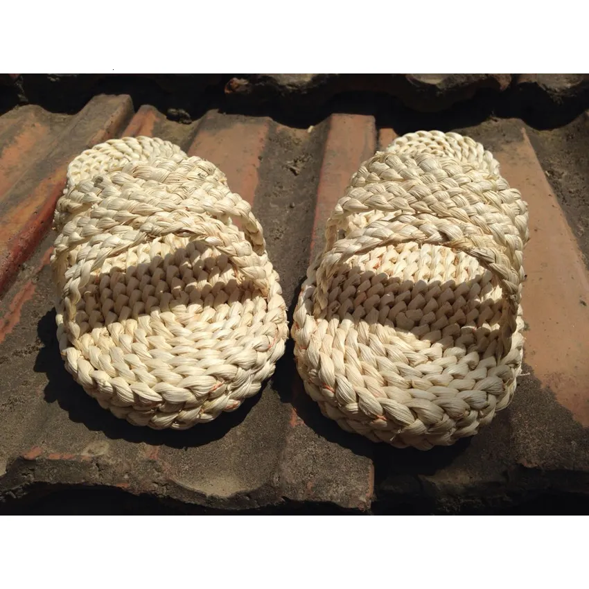 Dress Shoes Hand Made Japanese Chinese Traditional Adult Unisex Woman Straw Sandals Luffy Cosplay Slippers Free Socks 230704