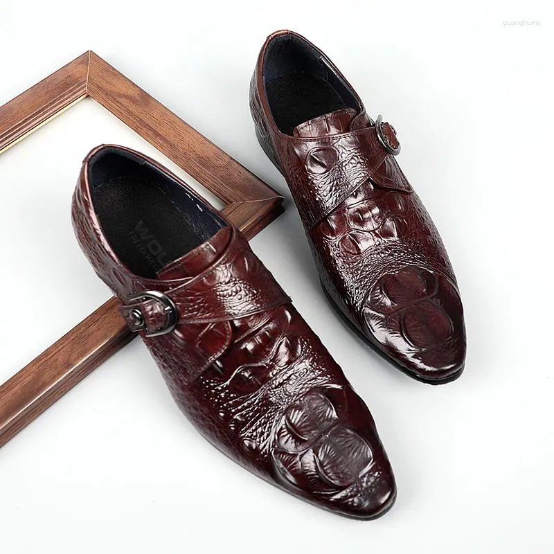 Scarpe eleganti da uomo con fibbie in pelle. Abbigliamento da lavoro da uomo fatto a mano di alta qualità Oxford in stile genuino. Goffratura