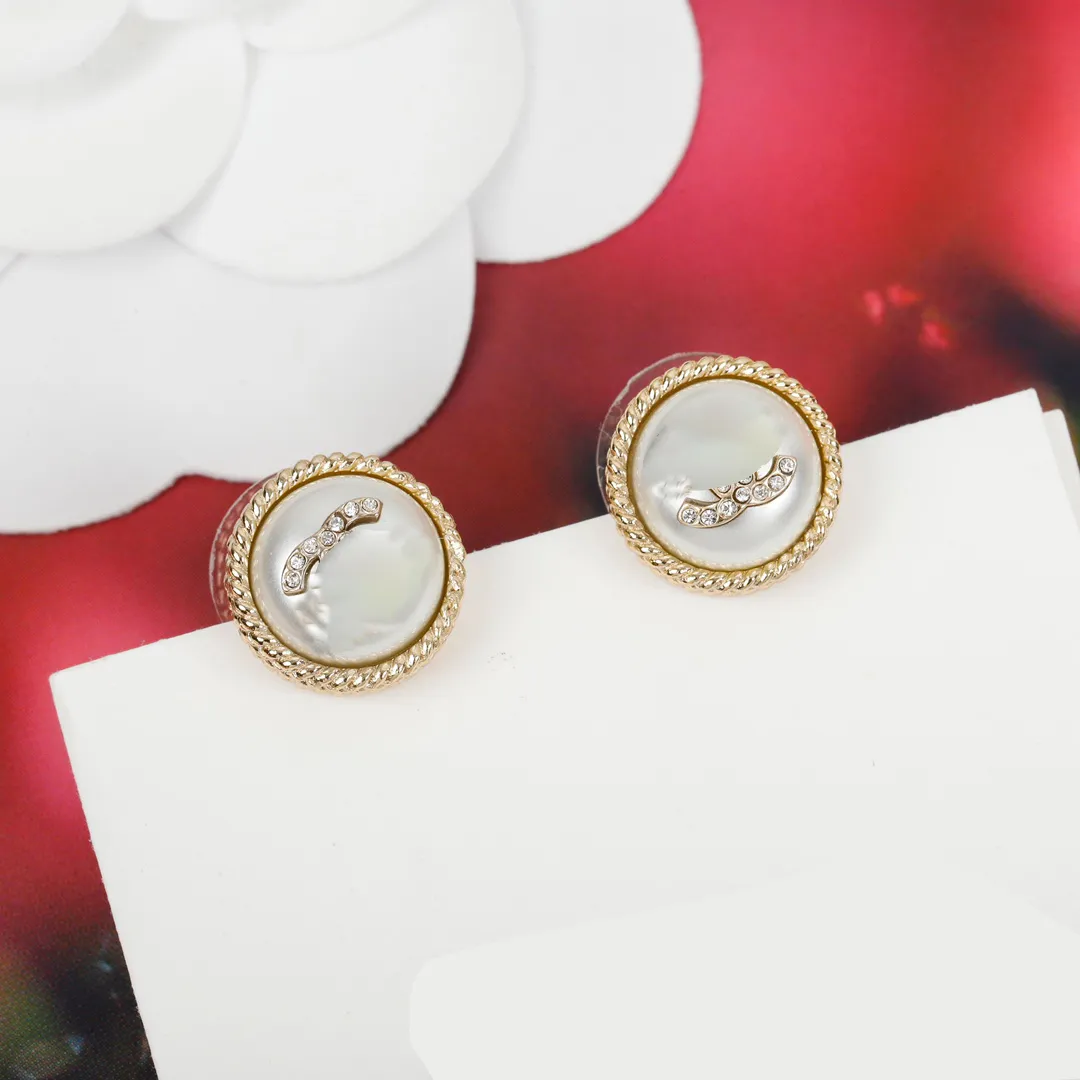 Mini perle boucles d'oreilles bijoux de créateur 18K plaqué or lettres femmes bijoux de fête de mariage saint valentin cadeau d'anniversaire