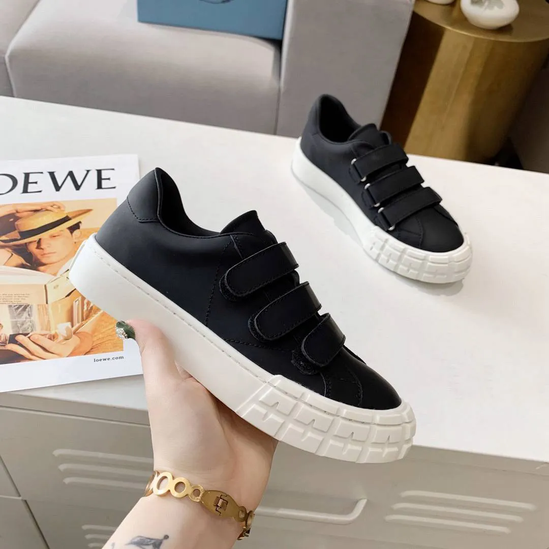 2023 Summer Designer Women Leather Colored Thick Sole Sport Shoe Outdoor Casual Sport Shoe Durable Running Shoe Size 35-40 with box