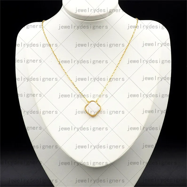 Colares de pingentes personalizados colar de quatro folhas de trevo para mulher prateada cadeia dourada de luxo jóias de aço inoxidável abalone jóias de designer branco preto o3bi 1ioj
