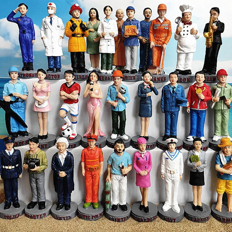 Oggetti decorativi Figurine 28 stili Set di caratteri professionali da 9 cm Dottore infermiere astronauti Scultura in miniatura per decorare la tavola della stanza 230704