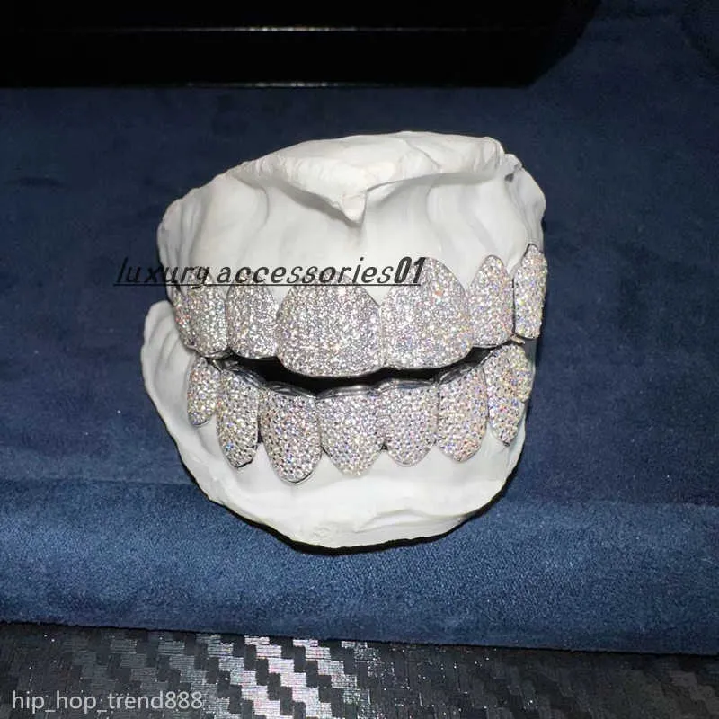 Exklusiv anpassning Moissanite Teeth Grillz iced out Hop 925 Silver dekorativa hängslen Real Diamond Bling Tooth Grills för män