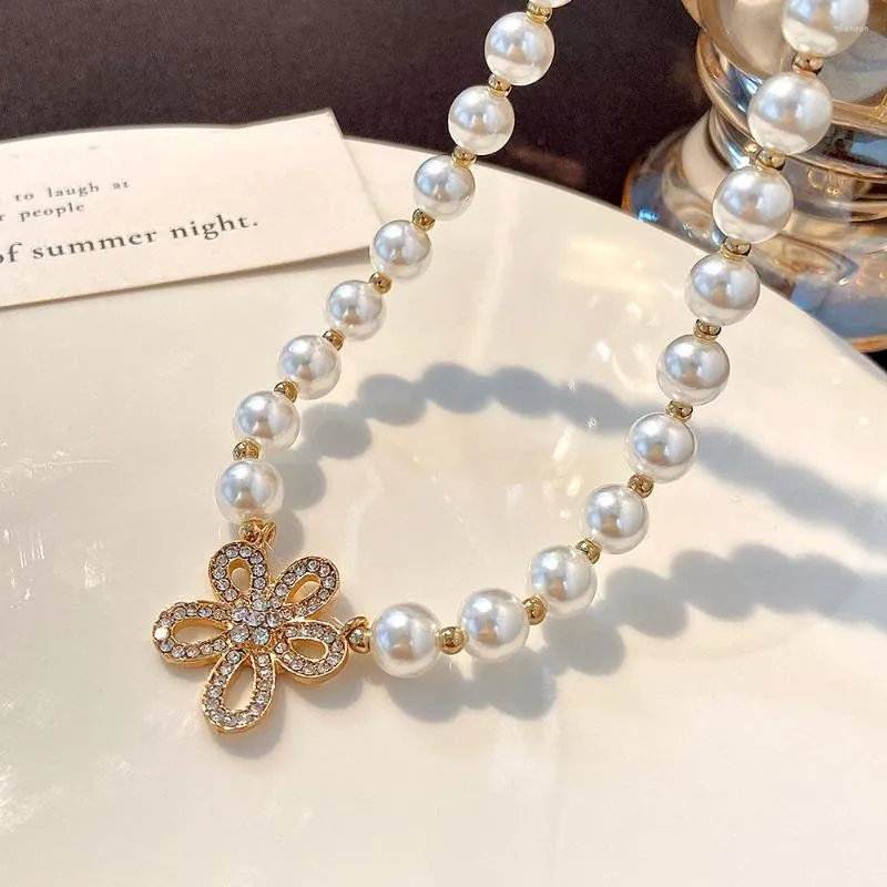 Naszyjniki z wisiorkami modny perłowy naszyjnik kwiatowy dla kobiet dziewczyn moda Rhinestone Charm Choker DIY biżuteria akcesoria prezent 2023