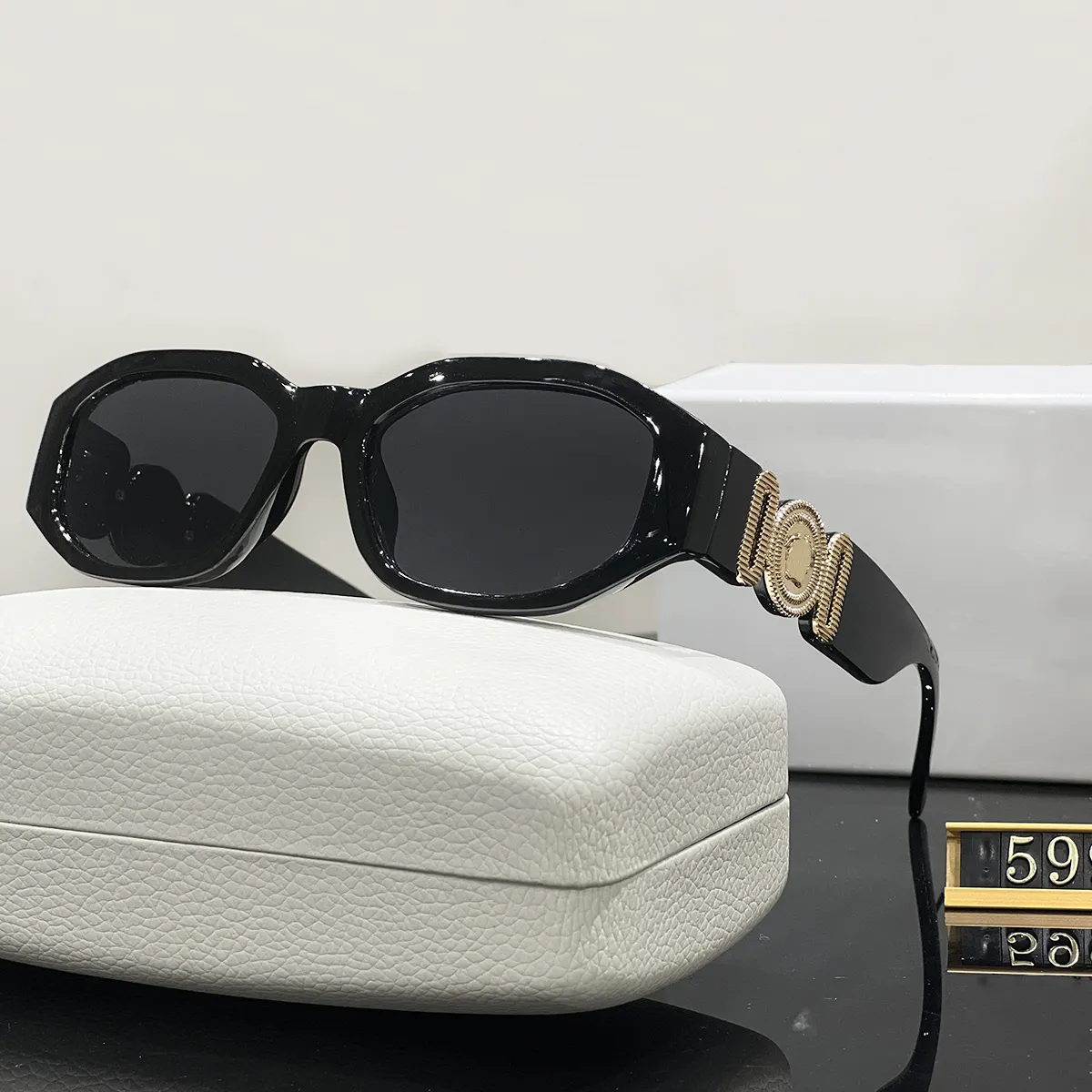 Designer solglasögon Cat Eye solglasögon för kvinnor män Personlighet Trend lyx UV-beständig sol Polariserat glas Casual Mångsidiga glasögon med box present