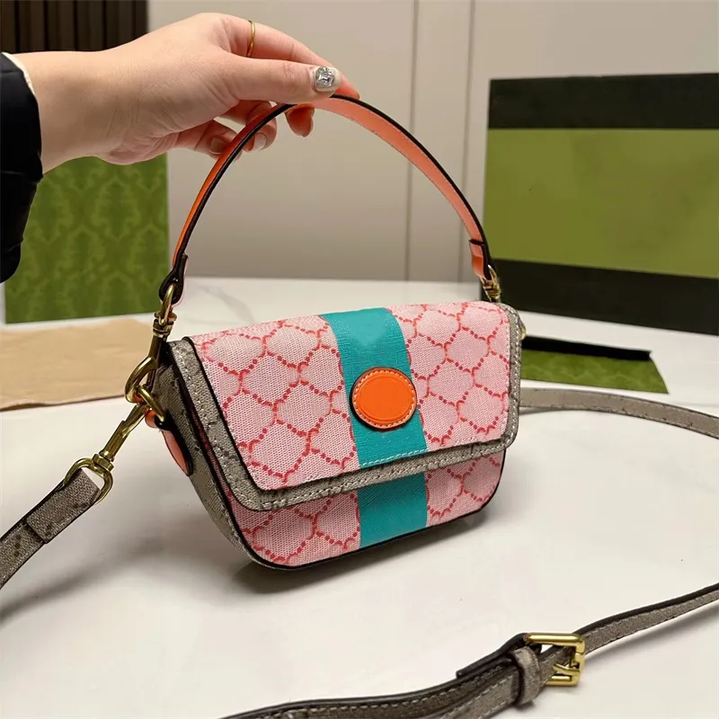 2023 Mini Trapetsväskor designerväska handväska crossbody-väska enkel axel liten tvärkropp Kvinna Män Lädertryck Bokstäver 5A