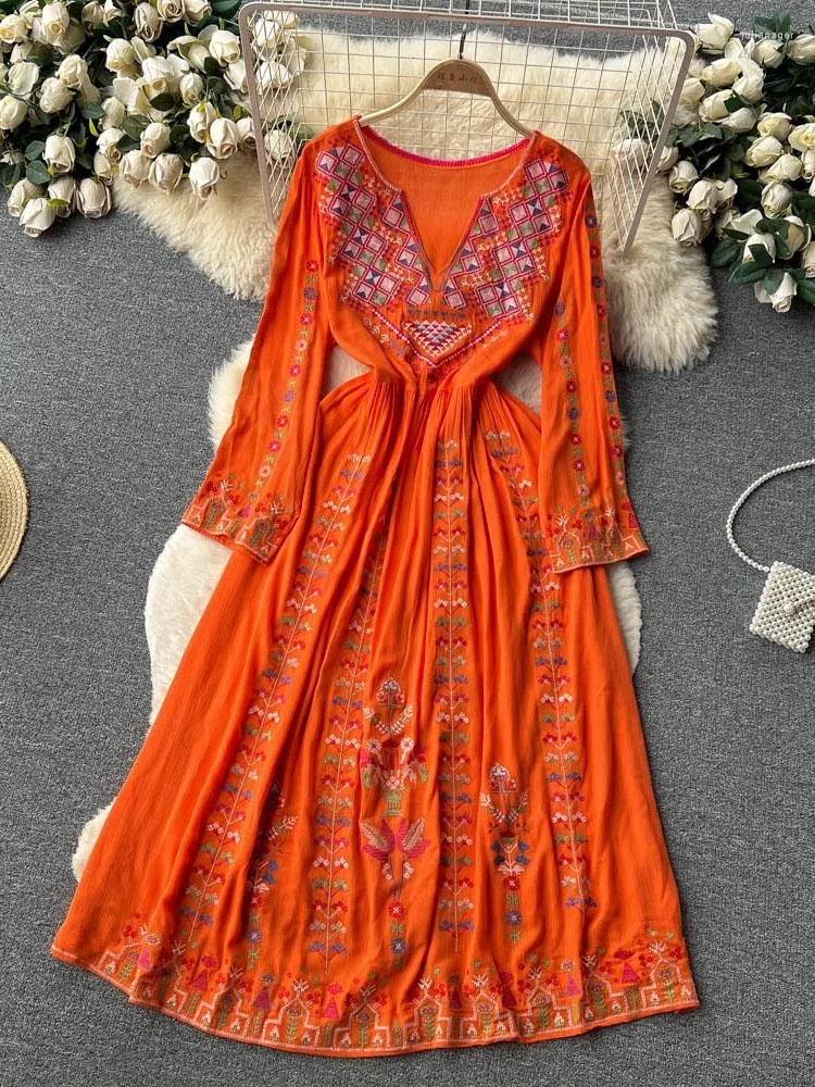 Freizeitkleider Damen Frühlingskleid Vintage Ethno-Stil bestickte Schnürung Taillenverschluss für einen schlanken und langen Urlaub D3788