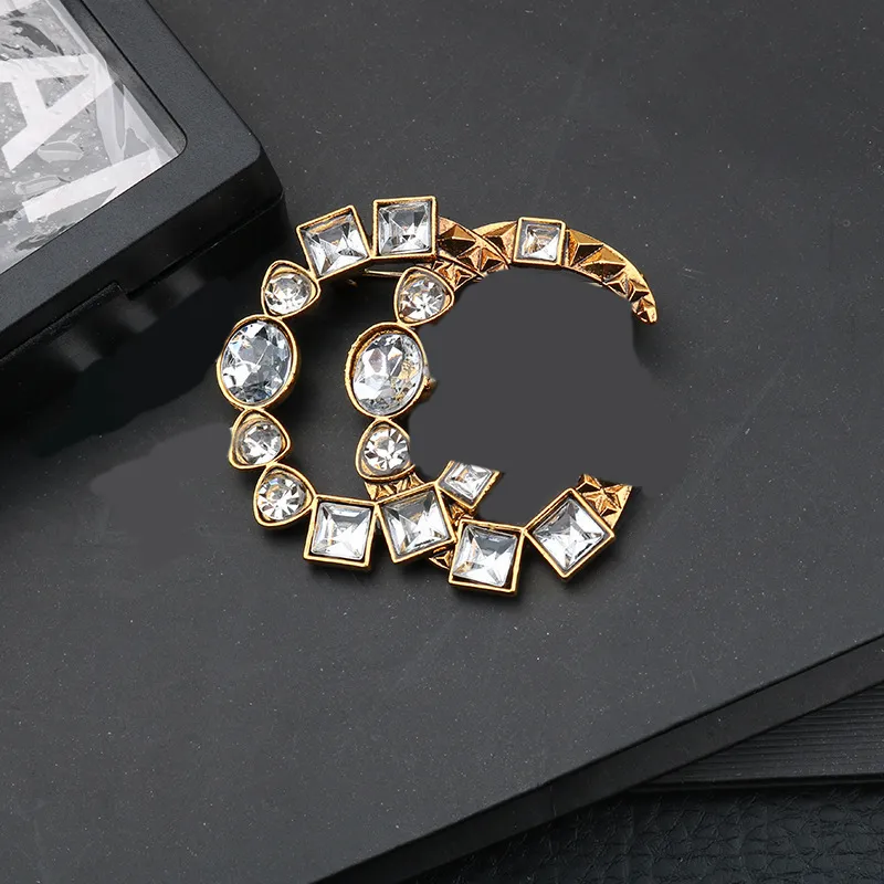 Słynne projektowanie luksusowe broszki brooch -litera kwadratowe diamentowe broszki garnituz