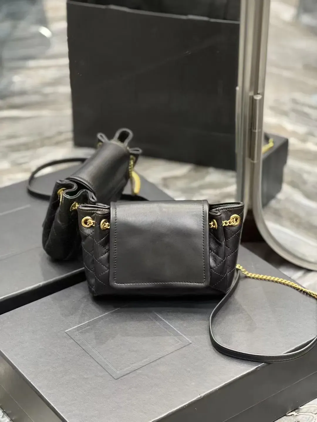 Designer mini nolita väska lammskinn mjuk lyxkvinna handväska gitter metallbokstäver i kombination med guldkedjor och läderband
