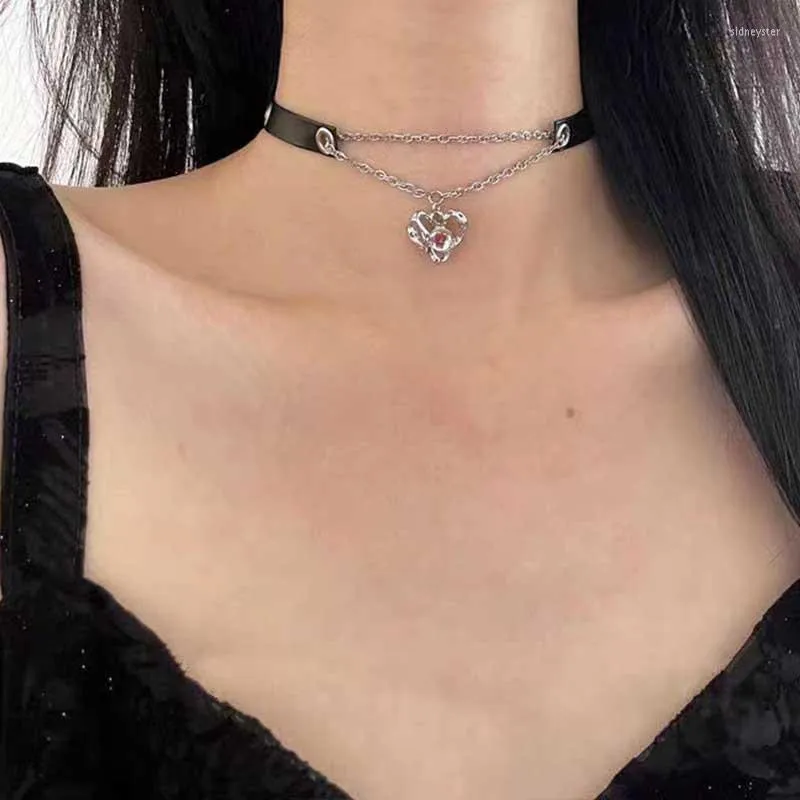 Choker Gothic Dark Punk Creative Heart Sweet Cool Spice Girl Simple Aesthetics Leather Clavicular Chain Personality Trendy Gift