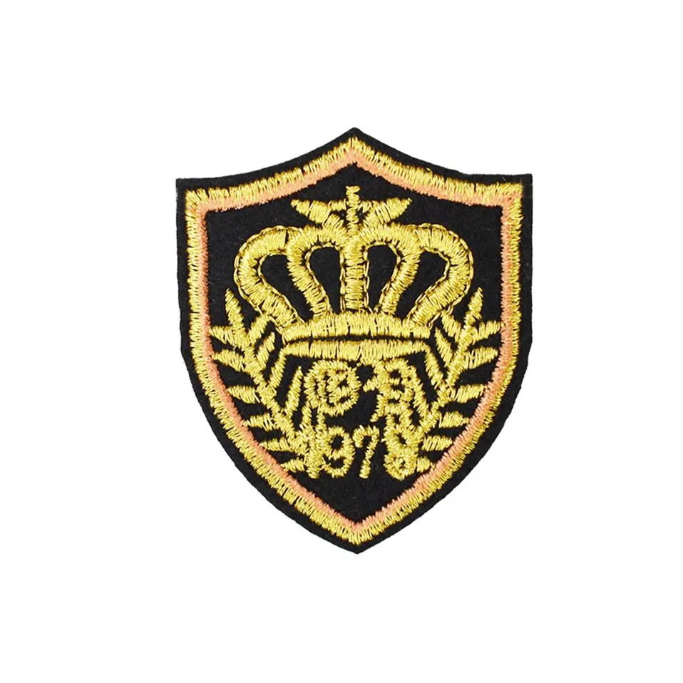 10 ST Gold Crown Badge Patches för klädväskor Stryk på transfer Applikation Patch för Jacka Jeans Sy på broderi Badge DIY290R