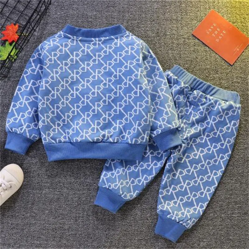 Set di abbigliamento bambini Designer Baby Boy Abbigliamento Boutique Abiti Moda Stampa Cappotti T-shirt e pantaloni 3 pezzi Tute Tute da jogging bambini