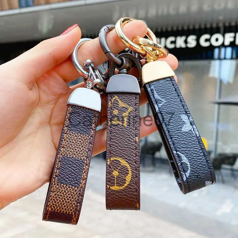 Fashion Leather Keychain Designer Keyring Buckle Lovers Car Handmade Key Chain for Men Women Bag Pendant Accessories Black