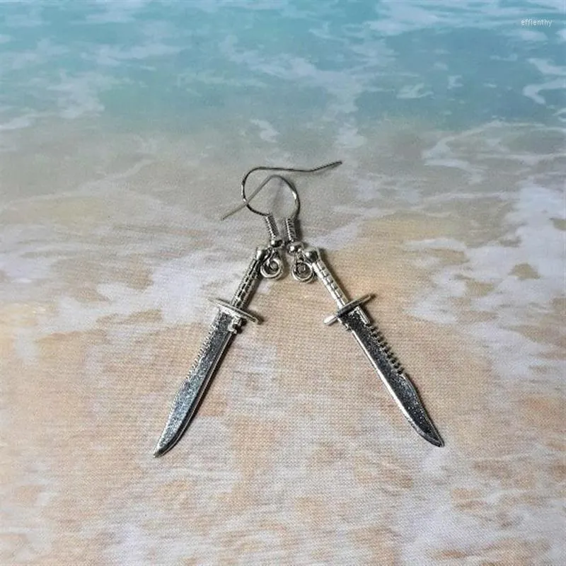 Orecchini pendenti Trendy Vintage Knife Shape Retro Soldiers Jewelry Style Modern Color Charm Silver Unique Women Men Gift