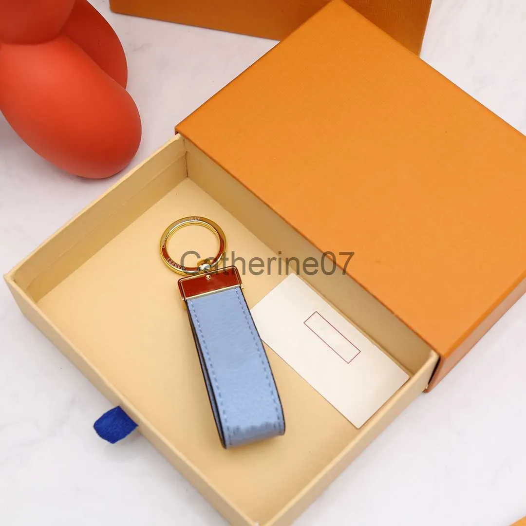 Llaveros 2021 Llavero de lujo Titular del anillo de alta calidad Diseñadores de la marca Llavero Porte Clef Regalo Hombres Mujeres imitación Bolsa de coche Llaveros con caja J230706