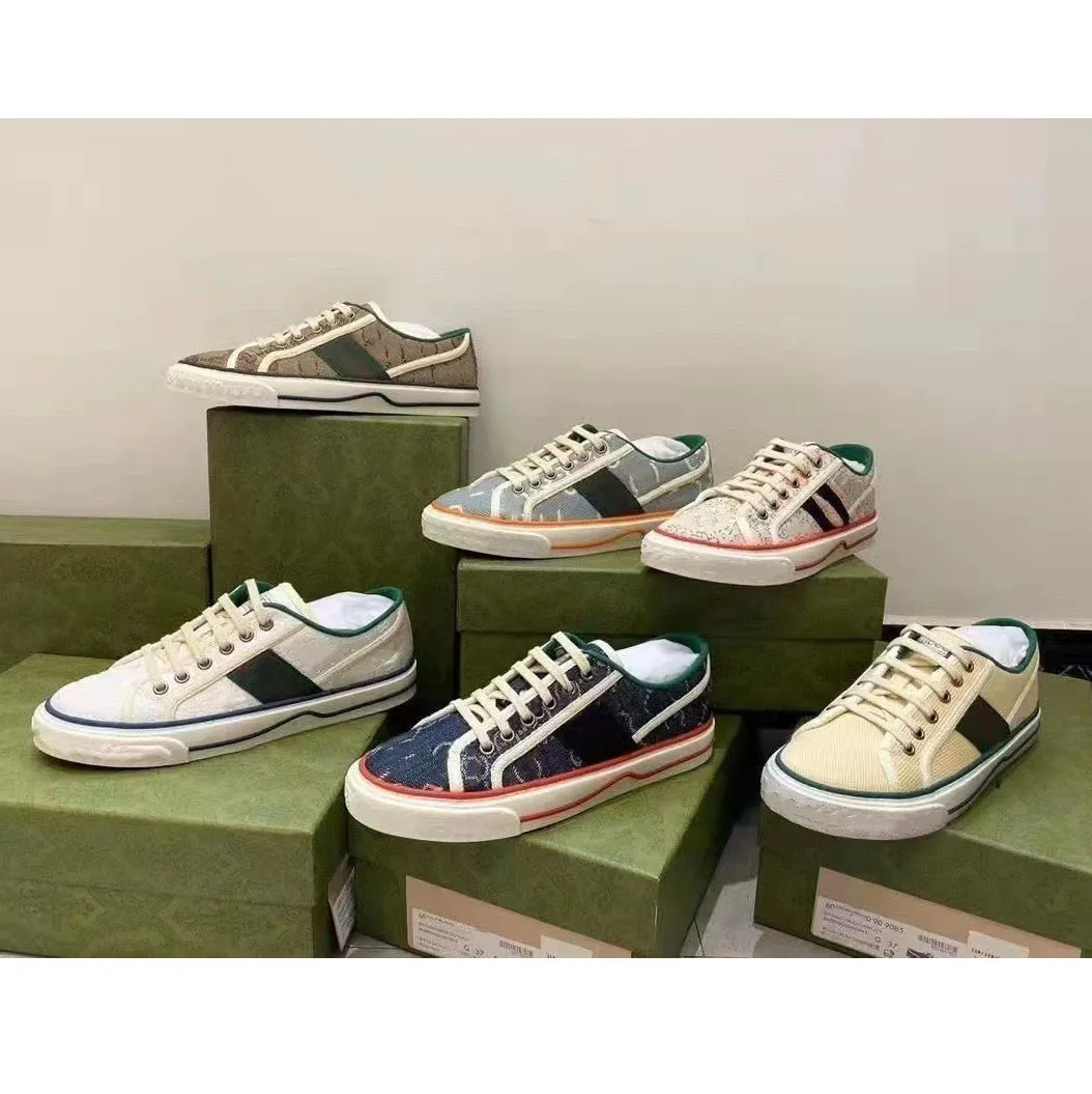 Tennis 1977 Sneakers lässige Designerschuhe Grün und Rot Web Stripe Italien Schuh Herren Damen Low Top Sneaker Stretch Baumwolle Trainer Übergröße 01