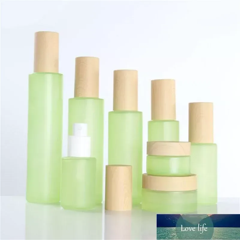 Vente en gros Bouteille en verre vert givré Pot de crème Lotion Pompe Bouteilles Récipient cosmétique 20 ml 30 ml 40 ml 60 ml 80 ml 100 ml 120 ml avec couvercles en bois imités