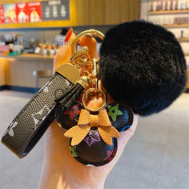 Louis vuitton keychain minnie mouse hotsell