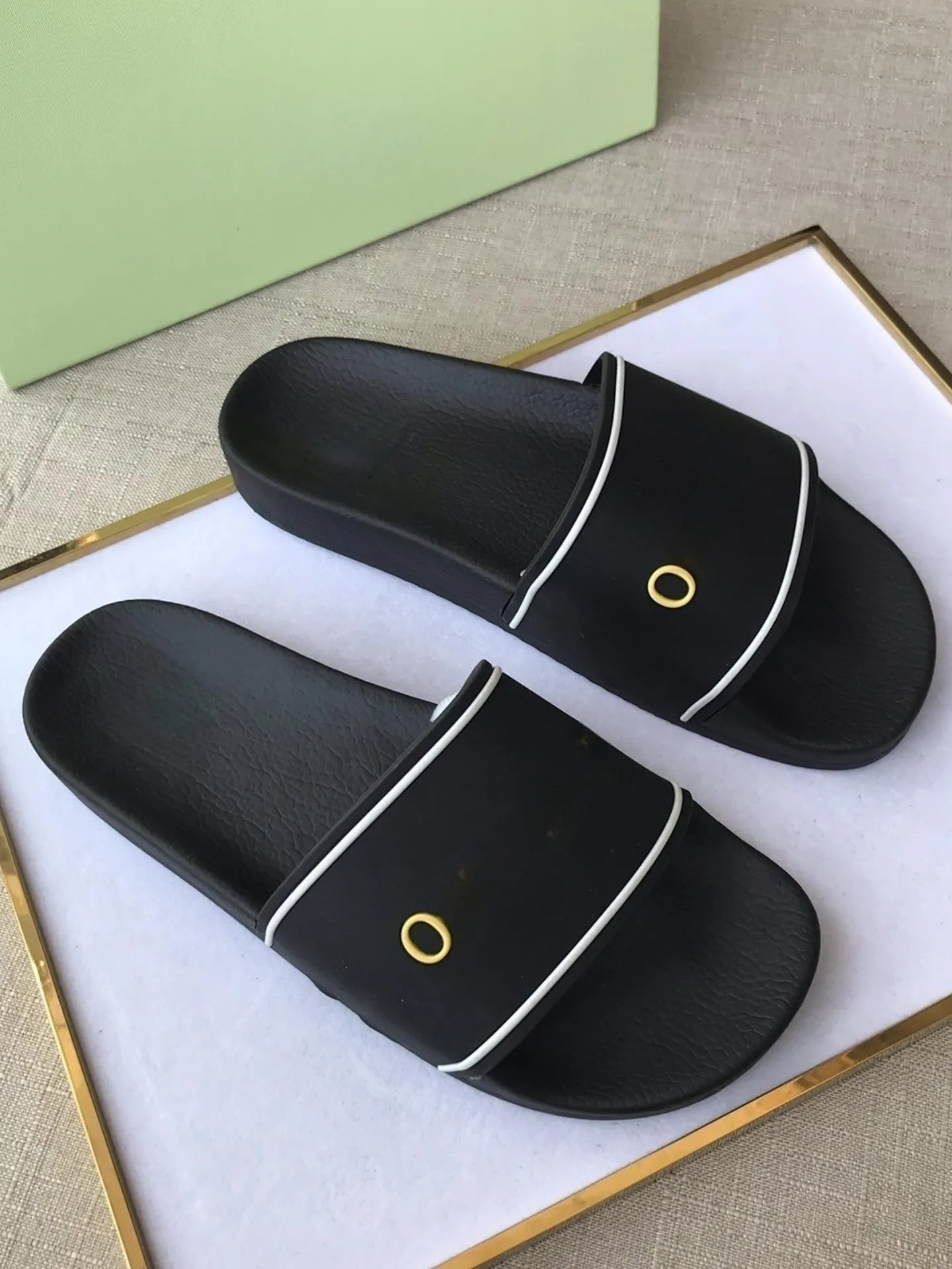 OFF-White Arrows Motif Slippers NWT | Arrow motif, Slippers, Off white