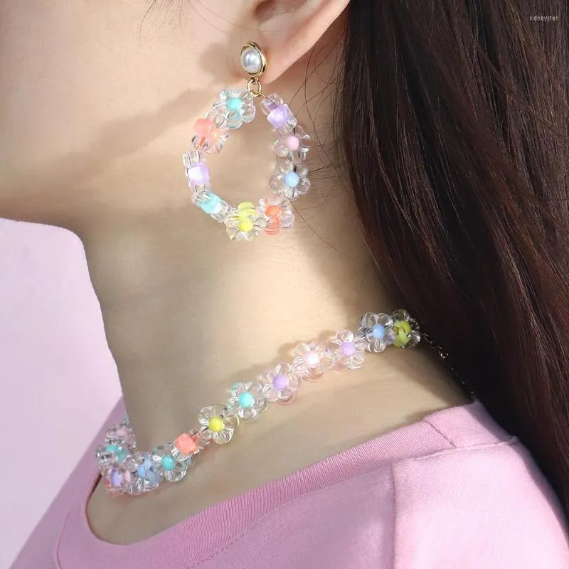 Choker Dvacaman 2023 Koreansk Färgglad Transparent Akryl Blomma Halsband För Kvinnor Charm Star Bead Nyckelbenssmycken