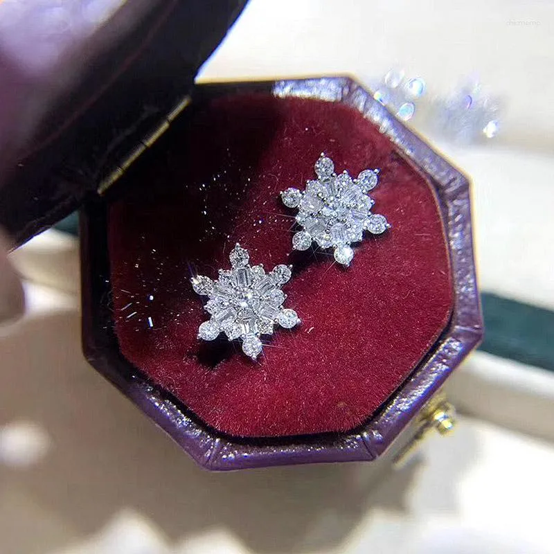 Stud Earrings Huitan Aesthetic Crystal Flower Women White CZ Stone Romantic Snowflake Shaped Dazzling Ear Accessories