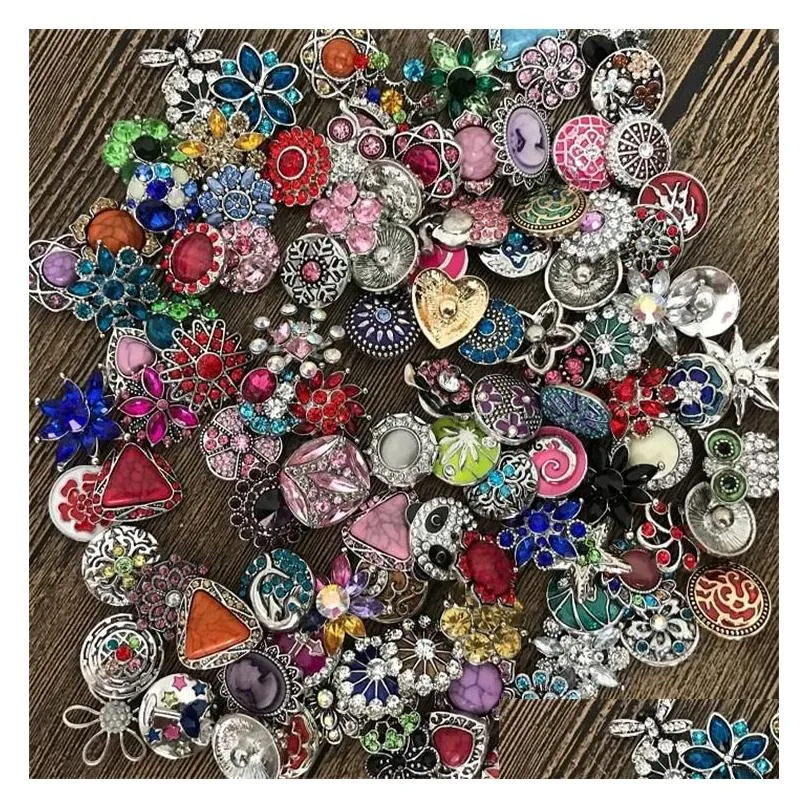 Parti 50pcs/lot yüksek kaliteli karışım birçok stil 18mm metal çıtçıt düğmesi cazibesi rhinestone rivca takılar noosa 4647 Deliv dhp3b