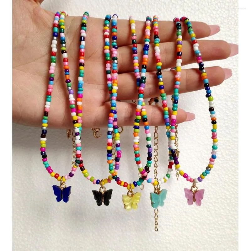 Girocollo collana di perline a farfalla in acrilico colorato bohémien per donne gioielli fatti a mano con ciondolo a forma di perline di riso color caramella