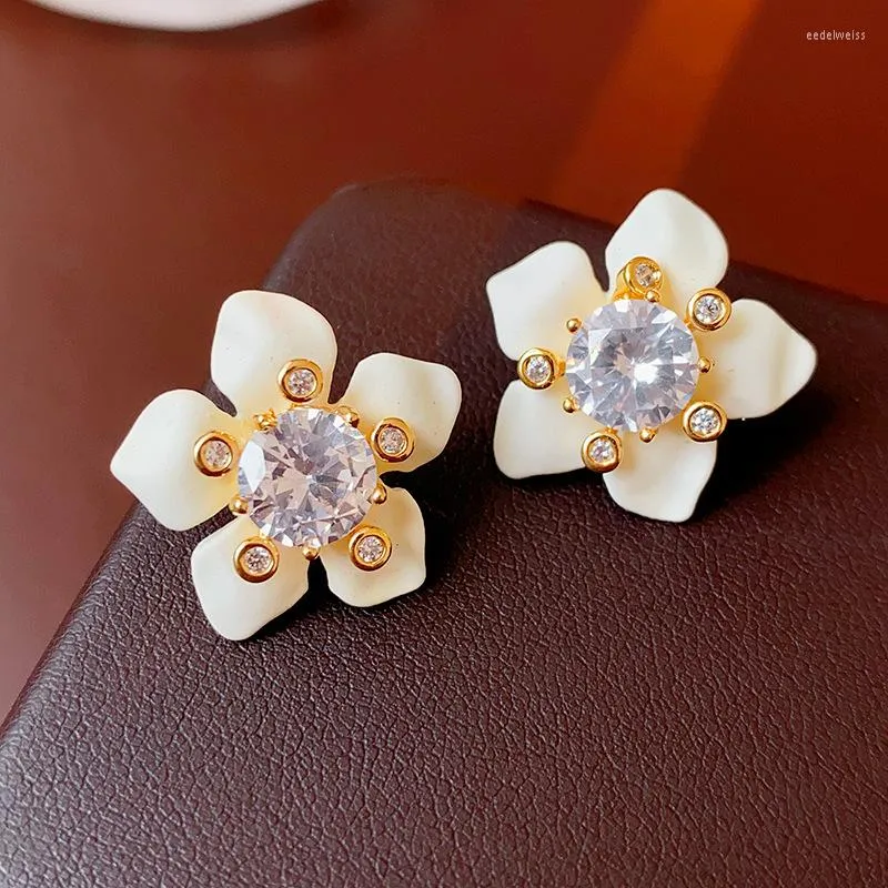 Boucles d'oreilles à tige lumière luxe Vintage élégant blanc fleur balancent 2023 mode coréenne acrylique cristal bijoux cadeaux de fête